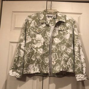 Alfred Dunner size 10P Polyester Jacket.  Green Hibiscus Print